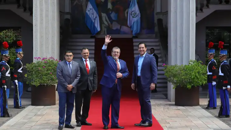 Honduras y Guatemala juntos en desarrollo y defensa de la democracia, dice presidente electo Arévalo de León
