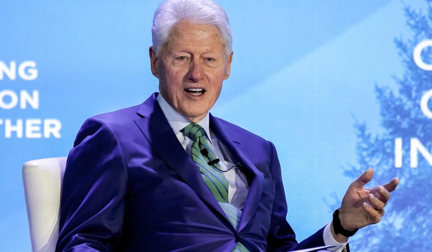 Bill Clinton, en el ojo del huracán al aparecer más de 50 veces en la ‘lista Epstein’