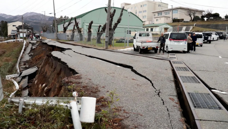 Más de 100.000 evacuados, un muerto y varias personas atrapadas en Japón tras un terremoto de 7,6
