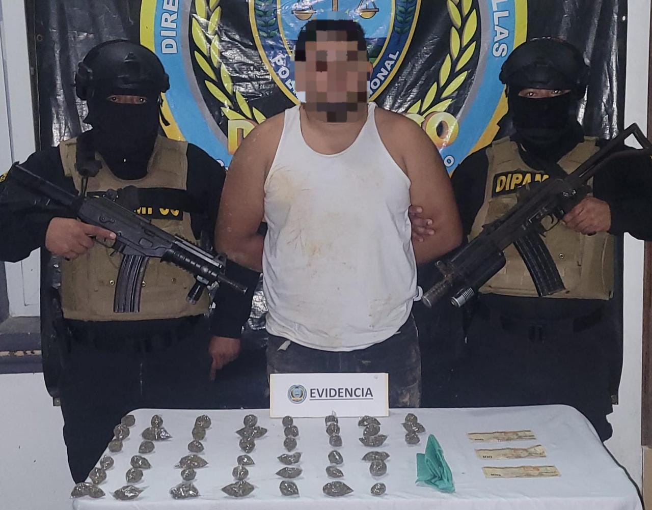 Desarticulan red de drogas en La Ceiba, capturando asesor de ventas ligado a la Pandilla-18