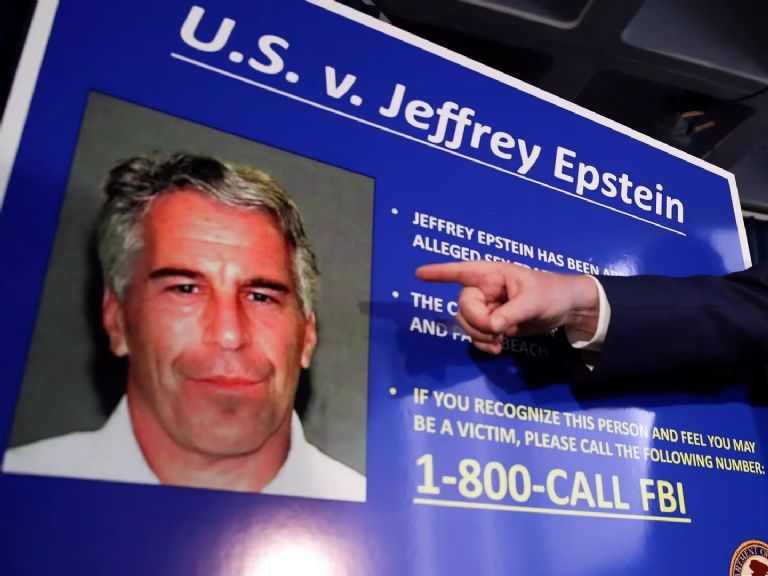 Difunden documentos judiciales vinculados al caso Epstein: Actores, políticos y hasta miembros de la realeza mencionados en la lista de red de tráfico infantil del magnate estadounidense