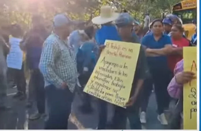 Transportistas y locatarios protestan en Choluteca en contra de la nueva terminal
