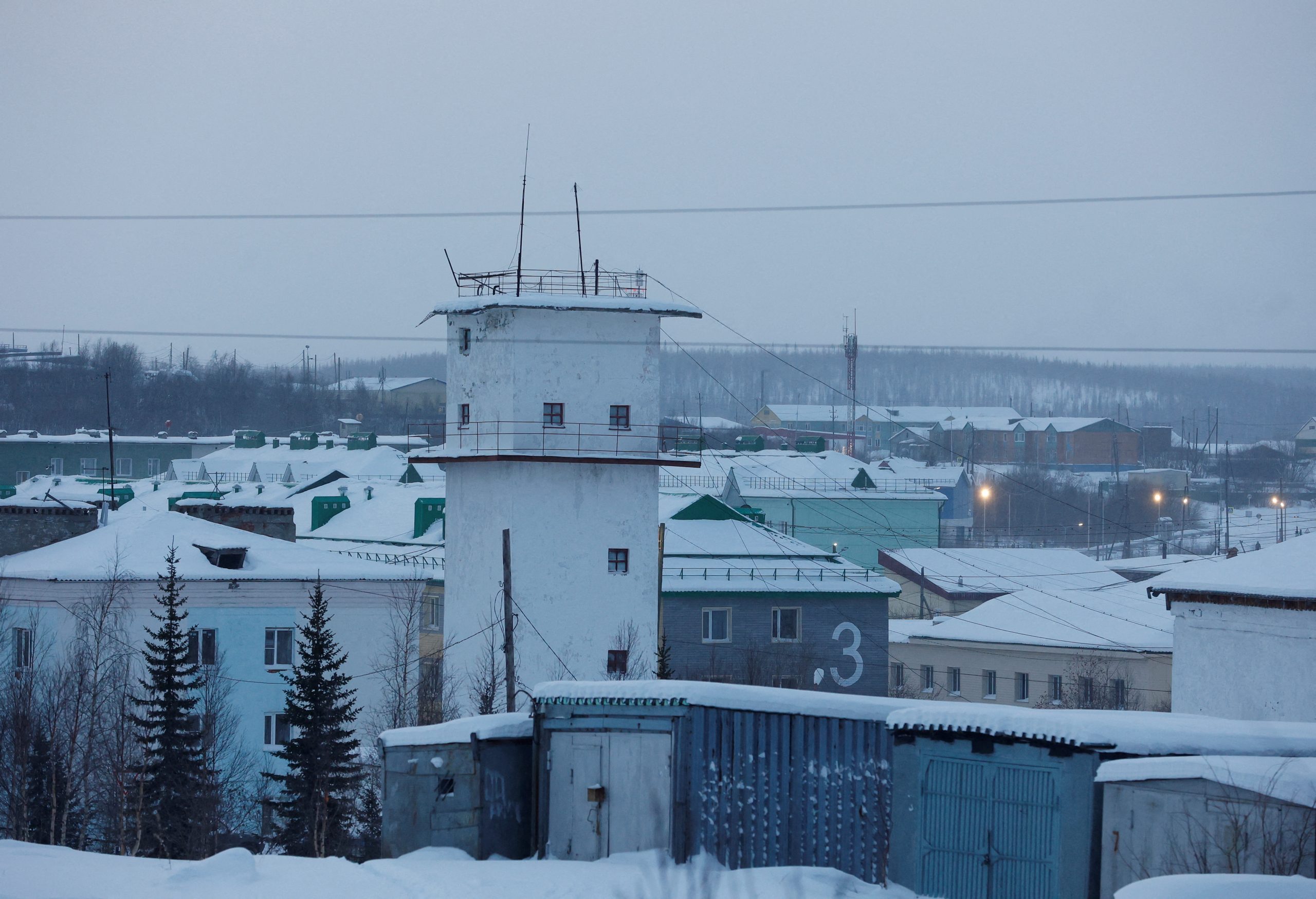 Cómo es la remota cárcel de máxima seguridad en el Círculo Polar Ártico en la que murió Alexei Navalny, el máximo opositor a Putin