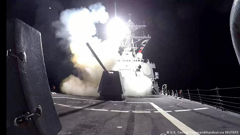 EE.UU. ataca naves explosivas hutíes no tripuladas en Yemen