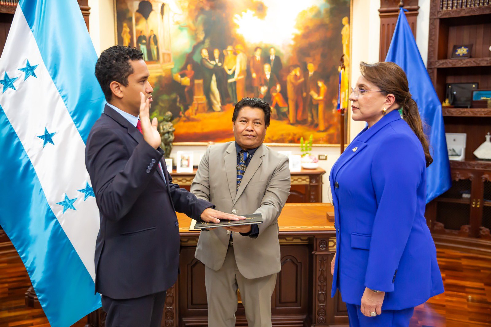 Presidenta Castro juramenta a Christian Duarte como director de SAR