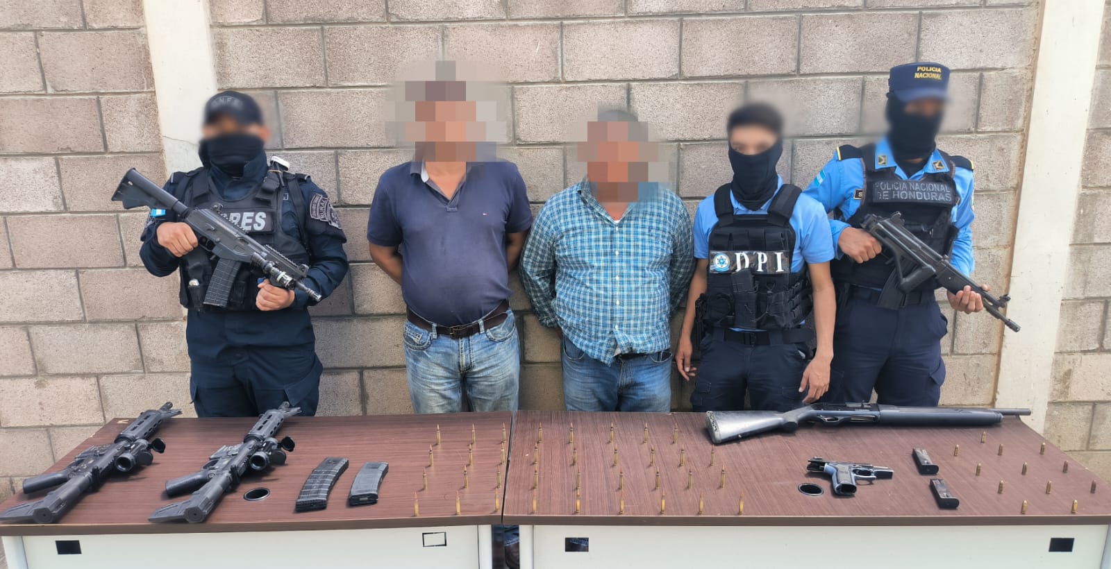 Durante allanamientos en Olancho, la Policía Nacional captura dos sujetos con armas de uso prohibido tipo AR15