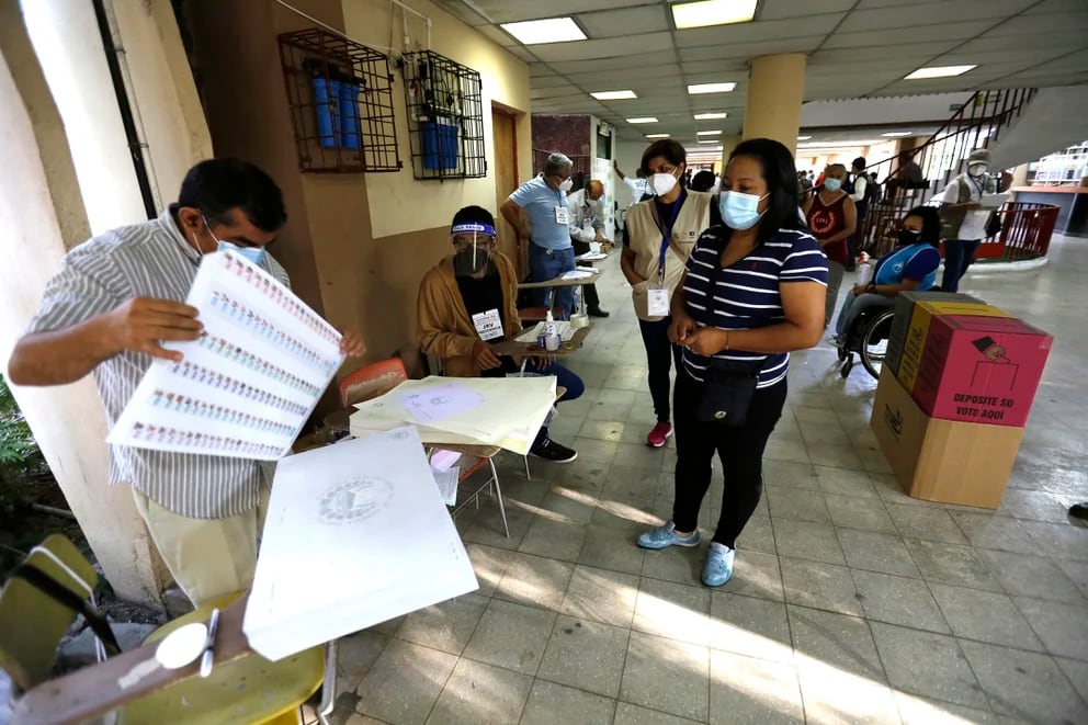 Partidos opositores salvadoreños denuncian «anomalías» en las elecciones presidenciales