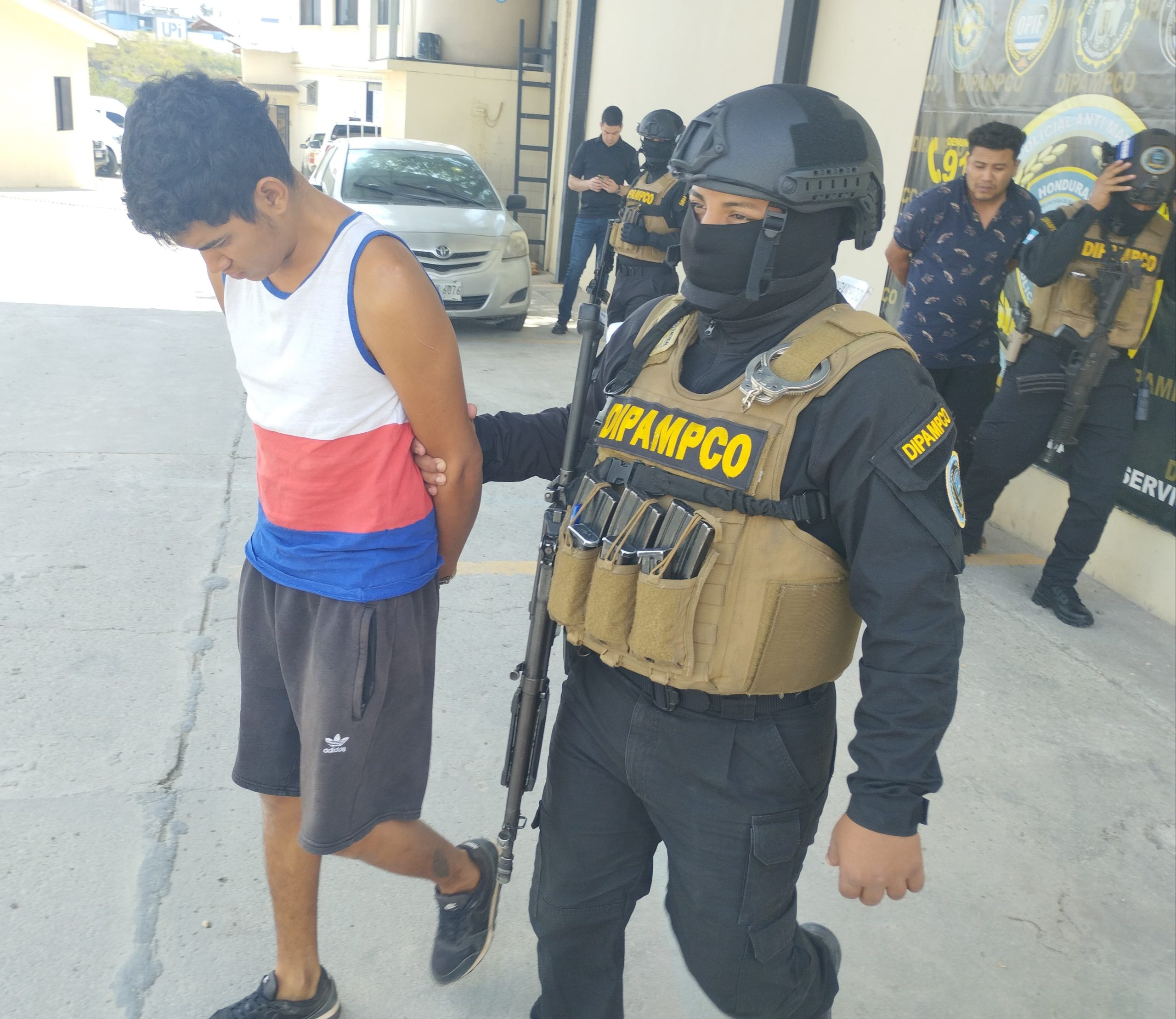 DIPAMPCO captura a dos miembros de la pandilla 18 vinculados al cobro de extorsión en varias zonas del departamento de El Paraíso