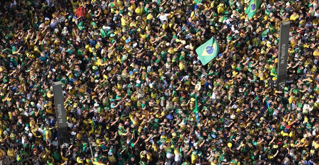 Masiva movilización en apoyo a Bolsonaro tras las acusaciones en su contra por el intento de golpe de Estado contra Lula