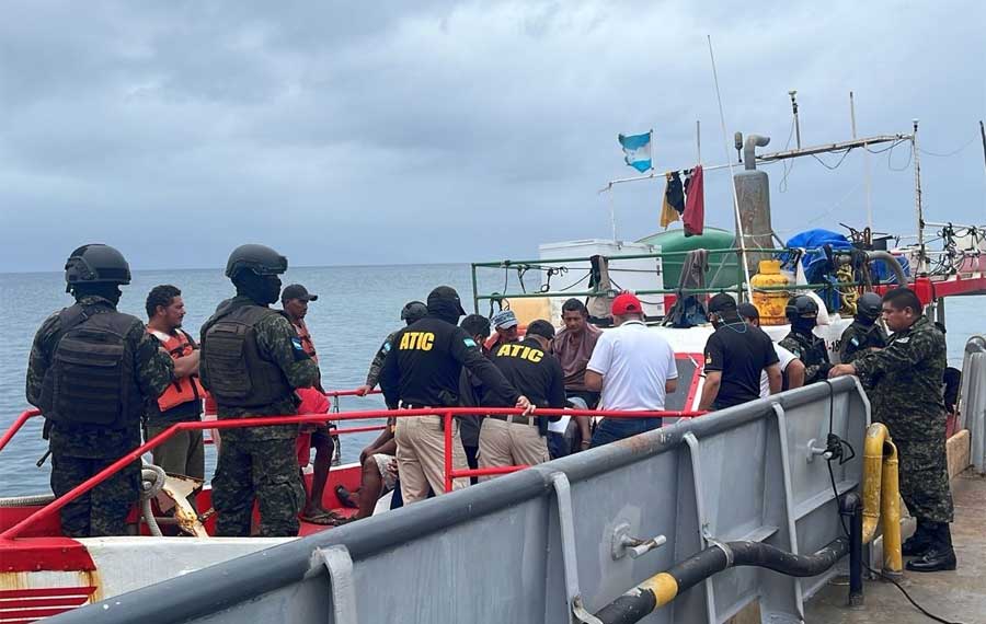 Incautan fuerte suma de drogas en embarcación procedente de Colombia