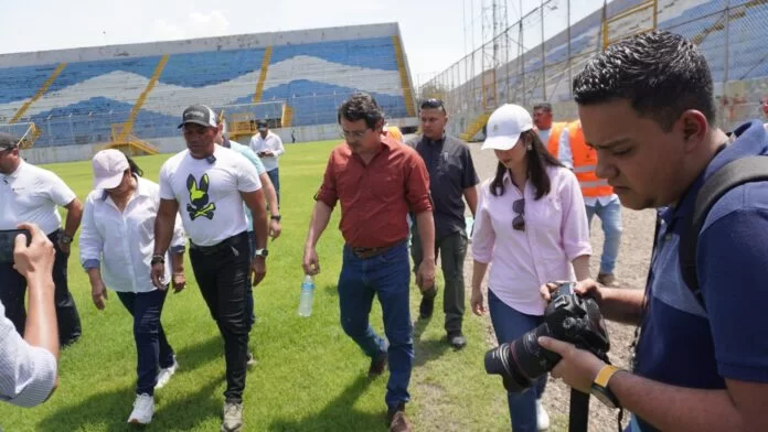 Mario Moncada revela que grama del estadio Morazán está contaminada de hongos
