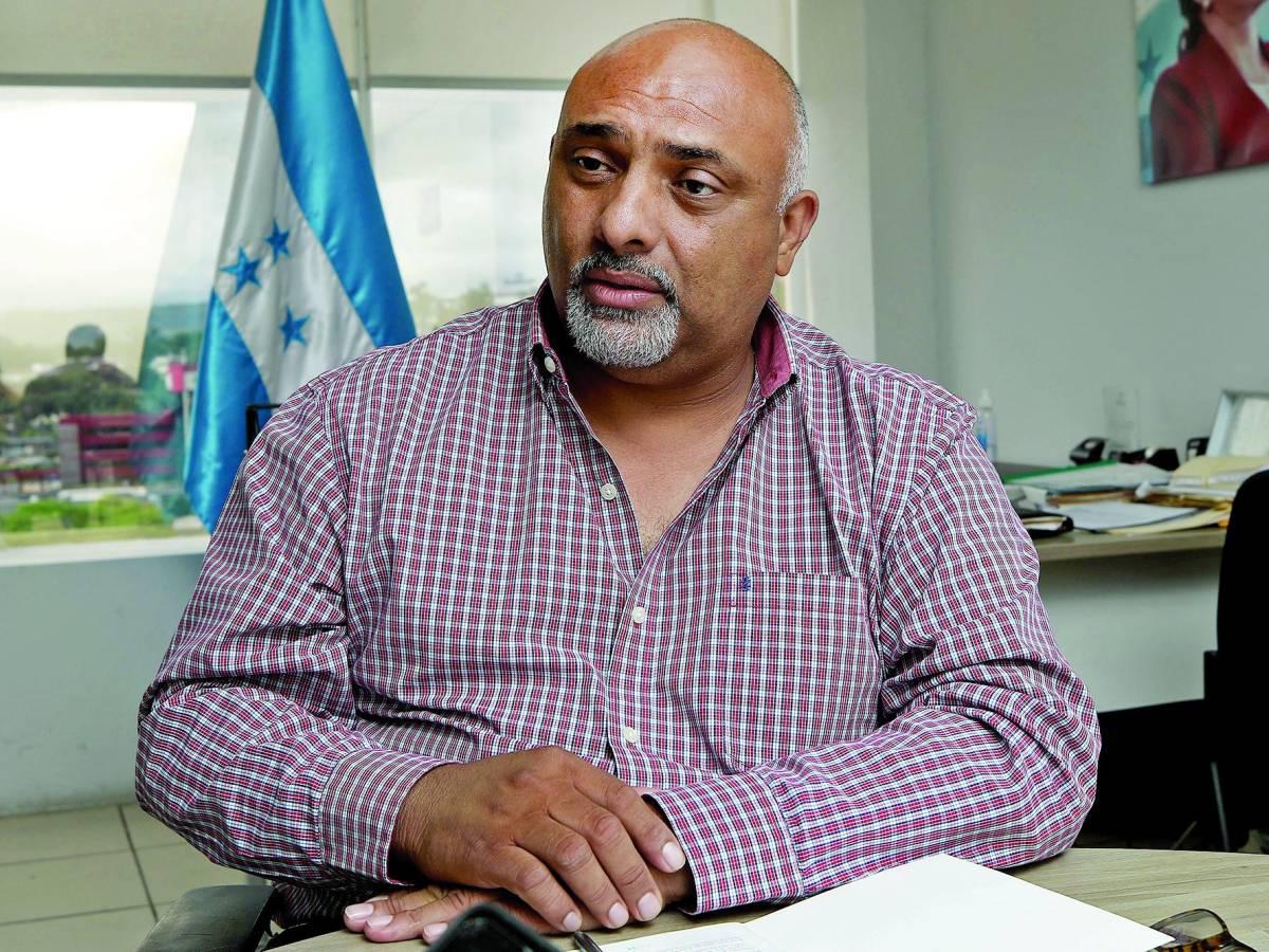 Aplican decreto de amnistía política al director del IHTT, Rafael Barahona.