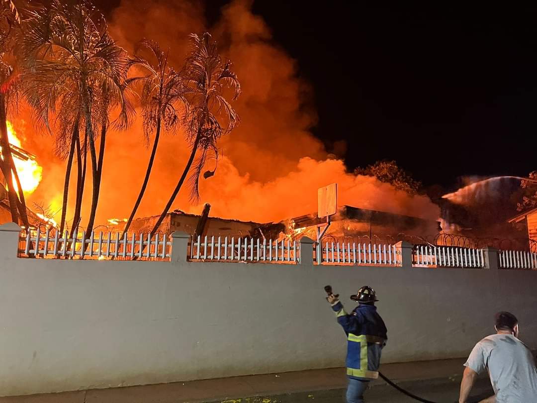 Declaran emergencia sanitaria en Islas de la Bahía tras incendio en hospital de Roatán