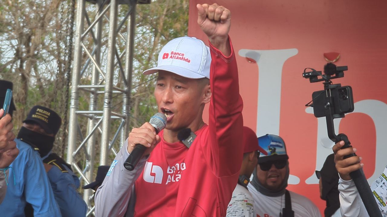 Shin Fujiyama cumple su reto de correr 250 km por la educación en Honduras