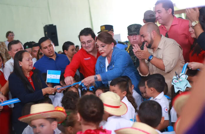 Presidenta Castro inaugura Jardín de Niños en Comayagua y reitera decisión de reconstruir 12 mil escuelas