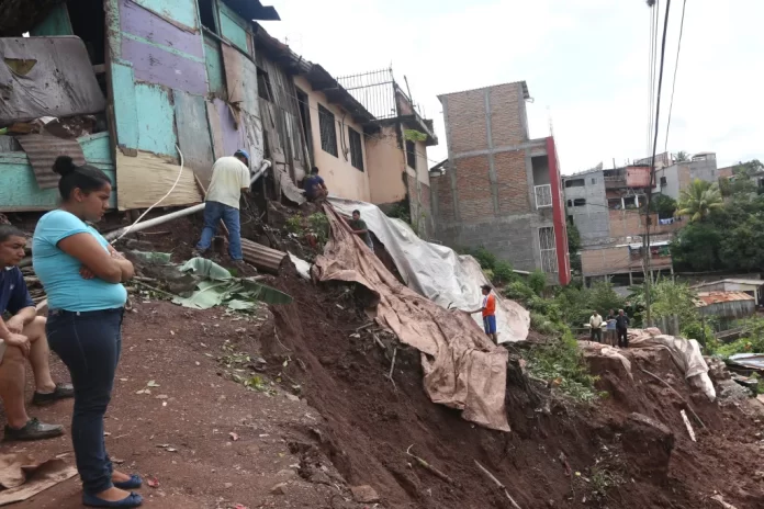 Al menos 40 barrios y colonias vulnerables en la capital están bajo alerta por lluvias
