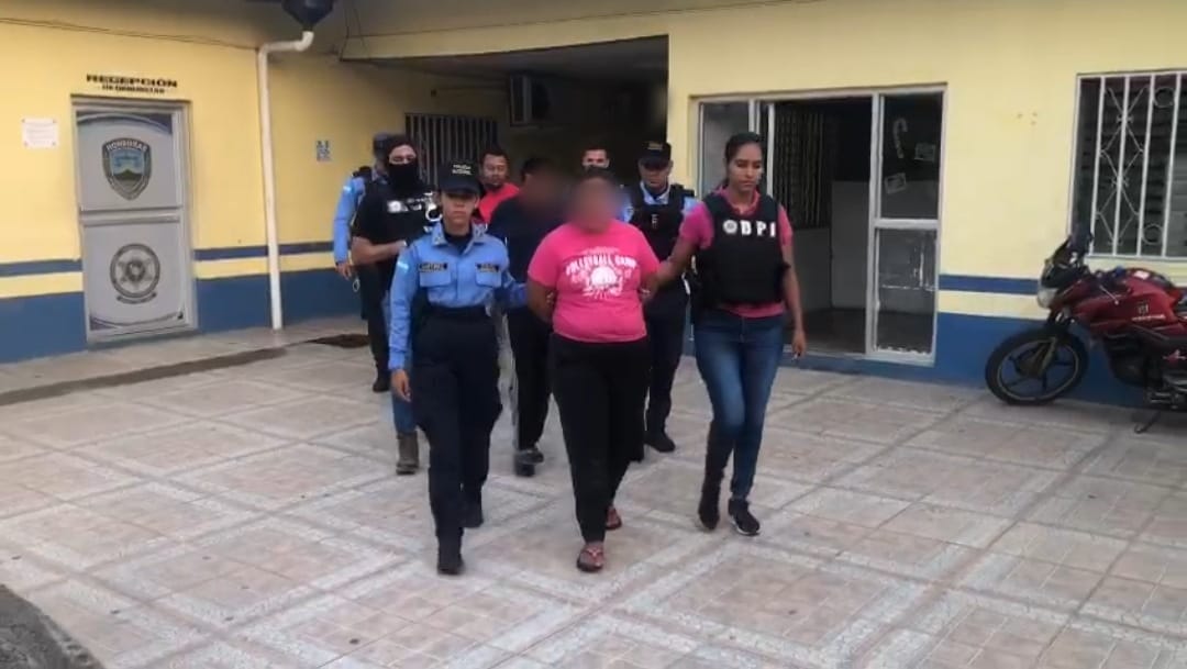 Madre y padrastro son arrestados por la DPI por vender a su hija de 11 años a cabio de un vehículo automotor y dinero en efectivo en El Paraíso