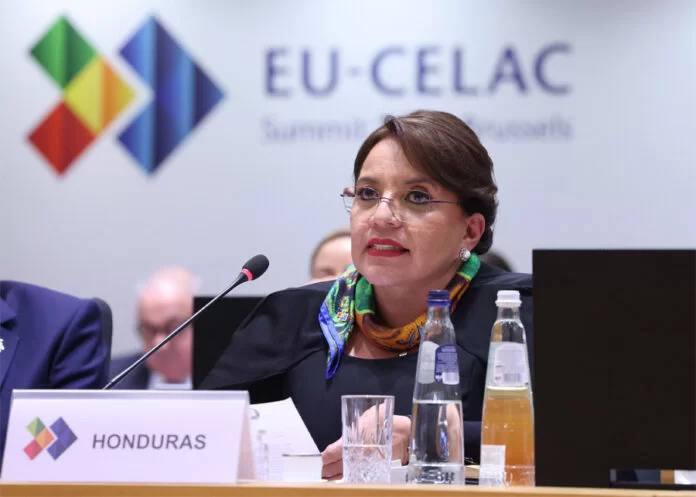 Presidenta del Celac convoca de urgencia a la Troika por toma violenta de la Embajada de México en Quito