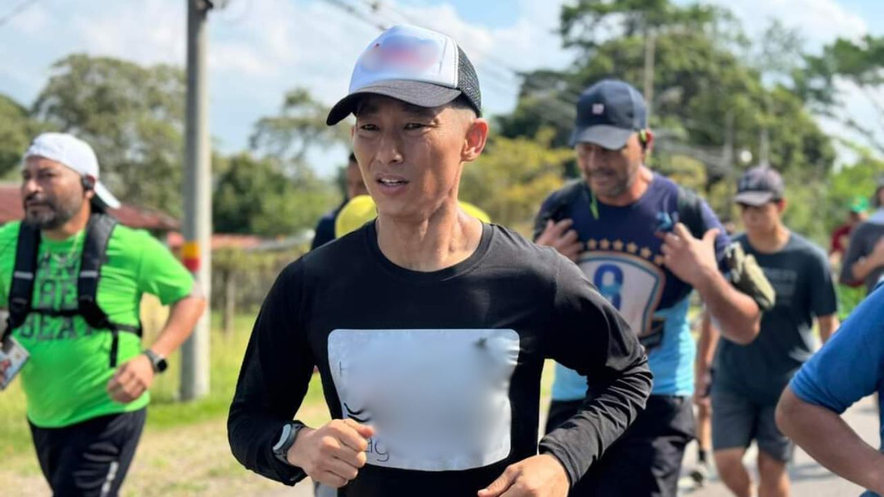 Shin Fujiyama rebasa meta de su reto de recorrer 250 km para reconstruir escuela