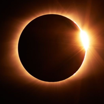 ¿Dónde ver el eclipse solar total del 8 de abril y quién lo transmite?