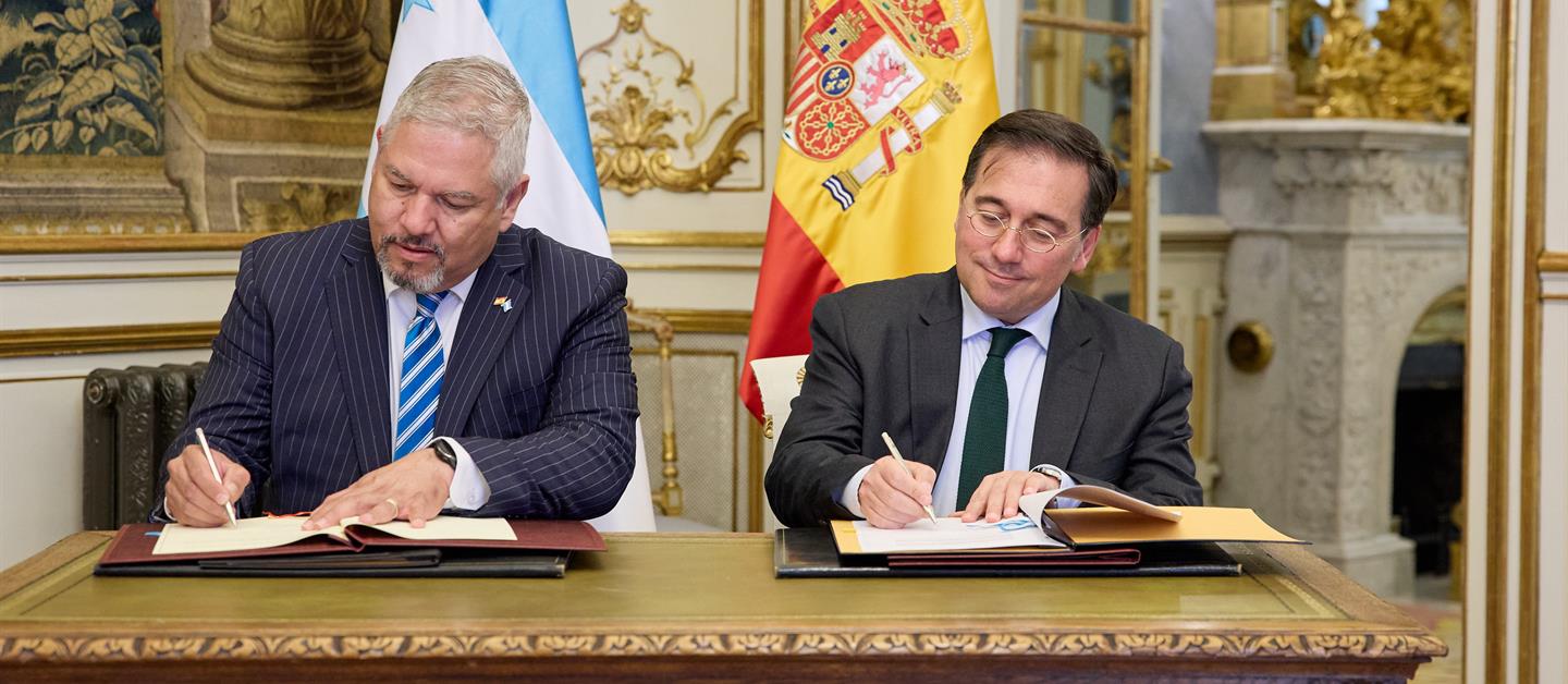 España y Honduras acuerdan homologar los permisos de conducir y la promoción internacional del español