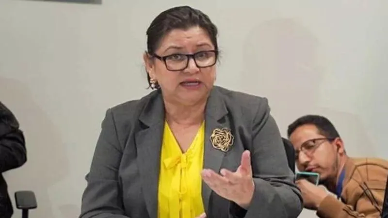 Ministra Carla Paredes contrata a familiares para que laboren en la Secretaría de Salud