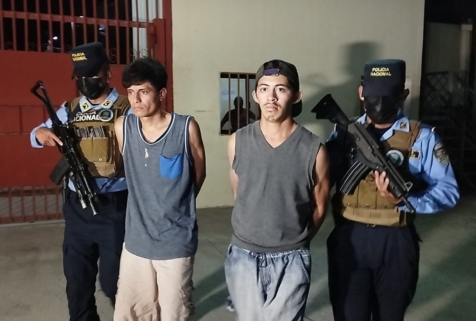 DIPAMPCO captura a dos miembros de la Pandilla 18 mientras cobraban extorsión en la colonia Alemania