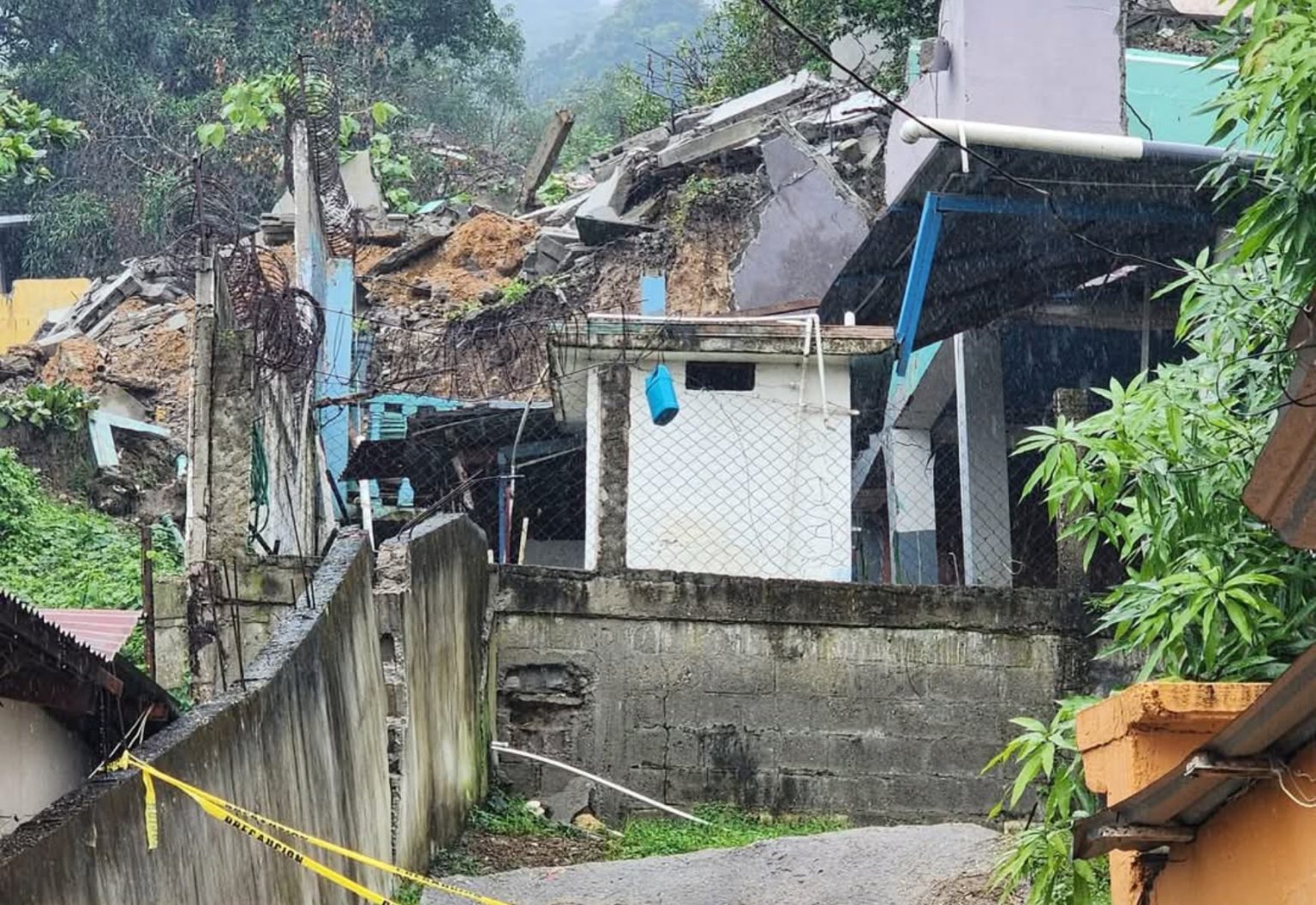 Familias enteras continúan en zozobra por derrumbes en Villanueva, Cortés