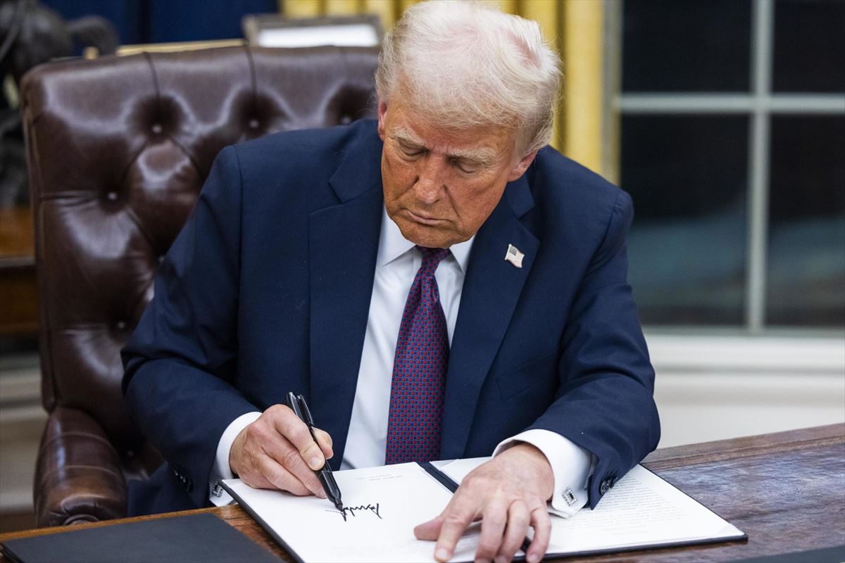 Un juez federal bloquea la orden de Trump de acabar con la ciudadanía por nacimiento