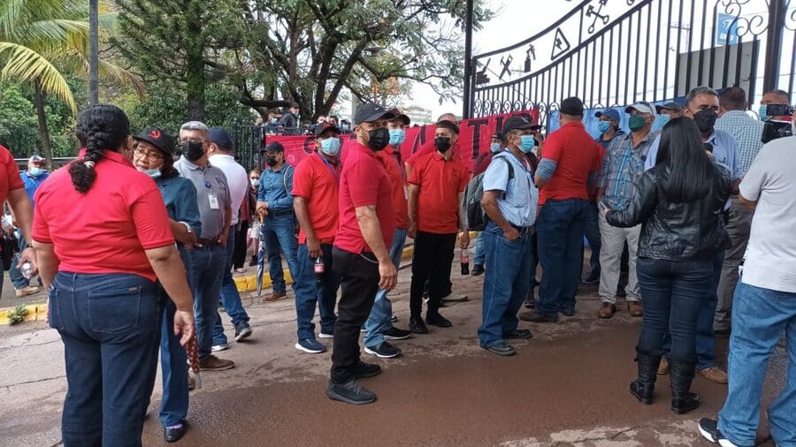 Tras 19 días de protesta llegan a consensos autoridades y trabajadores del Infop