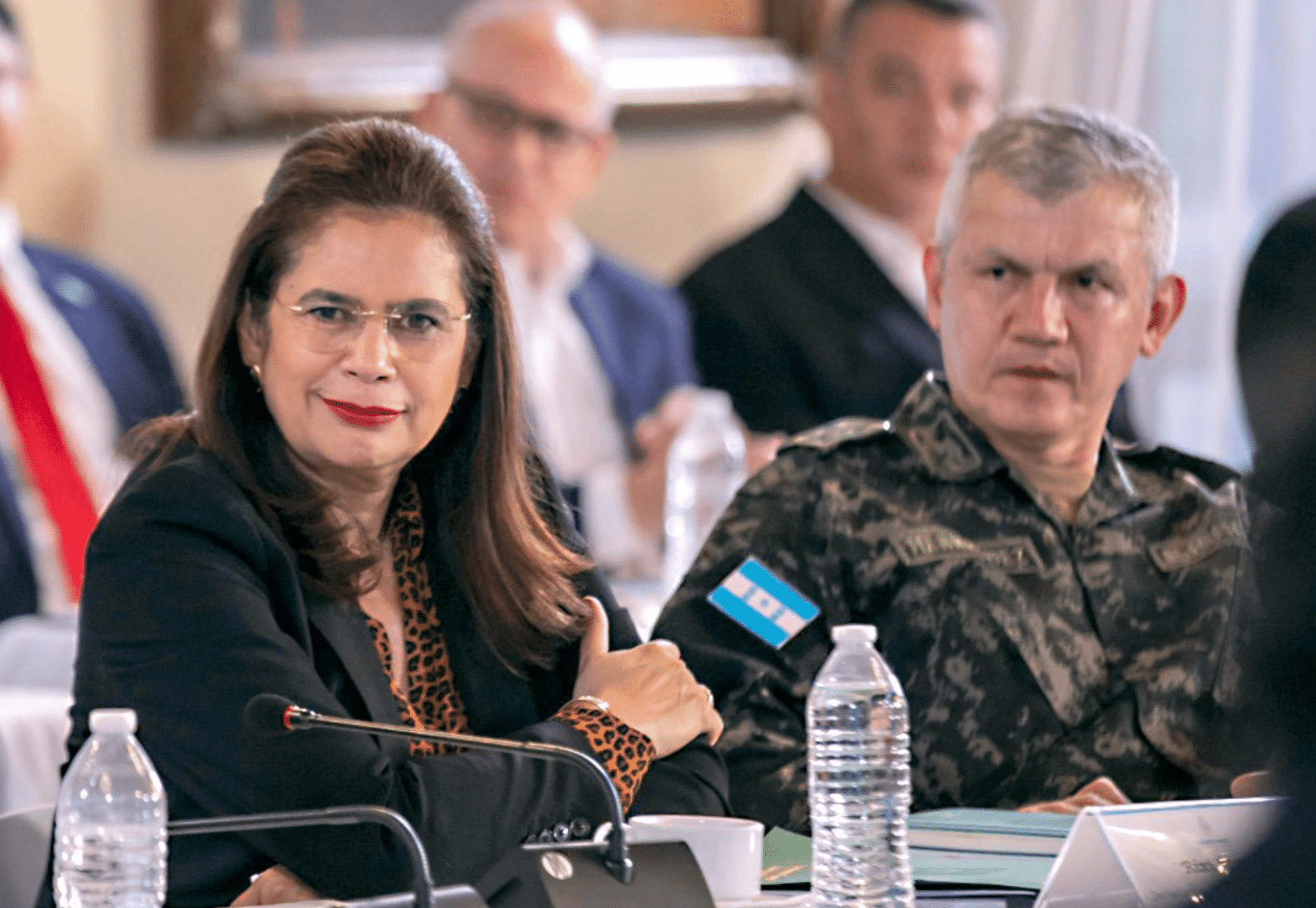 Yani Rosenthal exige la renuncia de Rixi Moncada  y Roosevelt Hernández de sus cargos, mientras pide que al general se le juzgue por varios delitos en el fuero civil