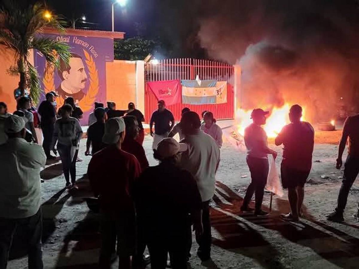 Al menos dos movimientos de Libre protestan por falta de entrega de credenciales