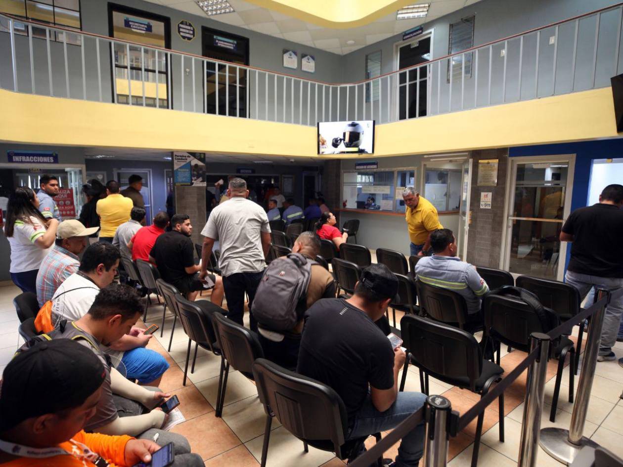 La DNVT anuncia el traslado temporal de oficinas de renovación de permisos de conducir en Tegucigalpa
