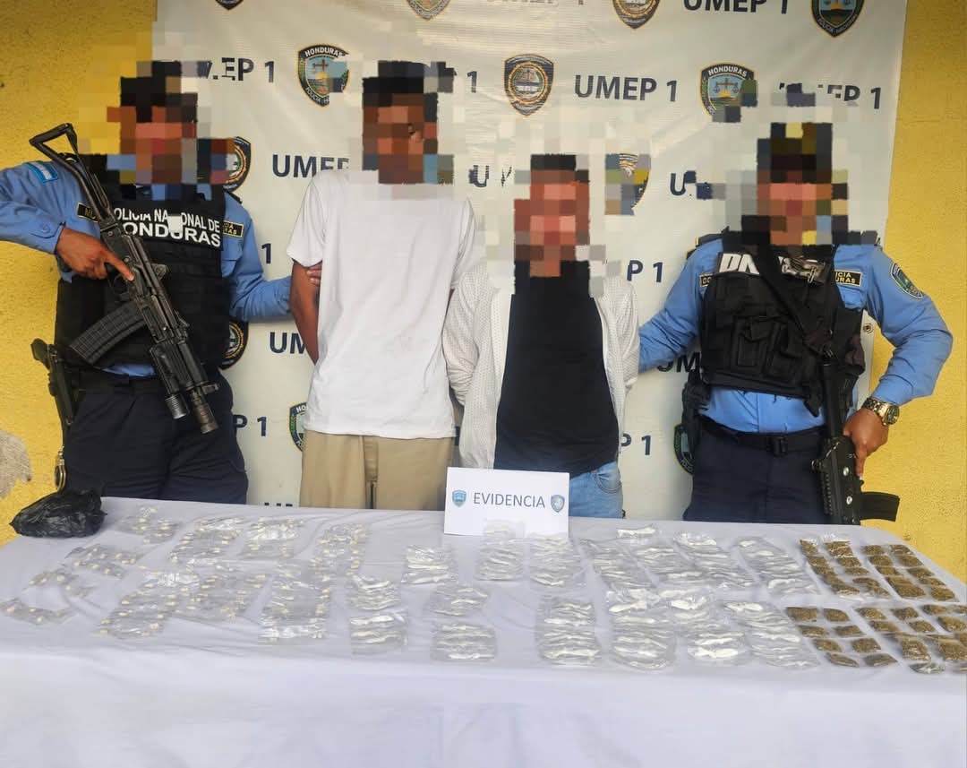 Con más de 320 bolsitas de droga, agentes de la UMEP-1 arrestan a dos miembros de la MS-13 en Tegucigalpa
