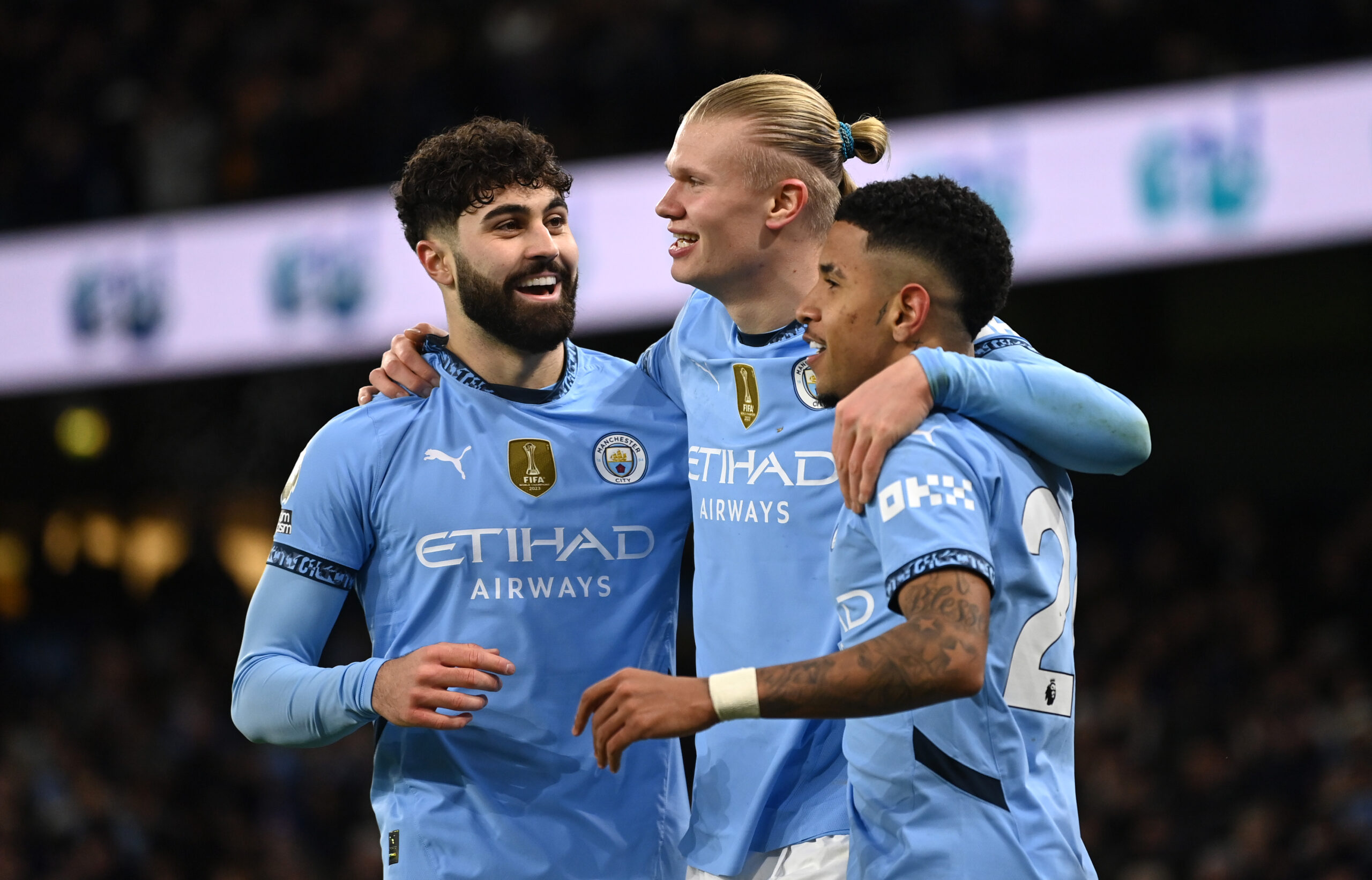 Manchester City vuelve a la senda del triunfo en la Premier League y derrota 2-1 al Aston Villa