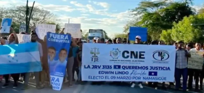 Pobladores Namasigüe bloquean paso a turistas en protesta contra resultados electorales
