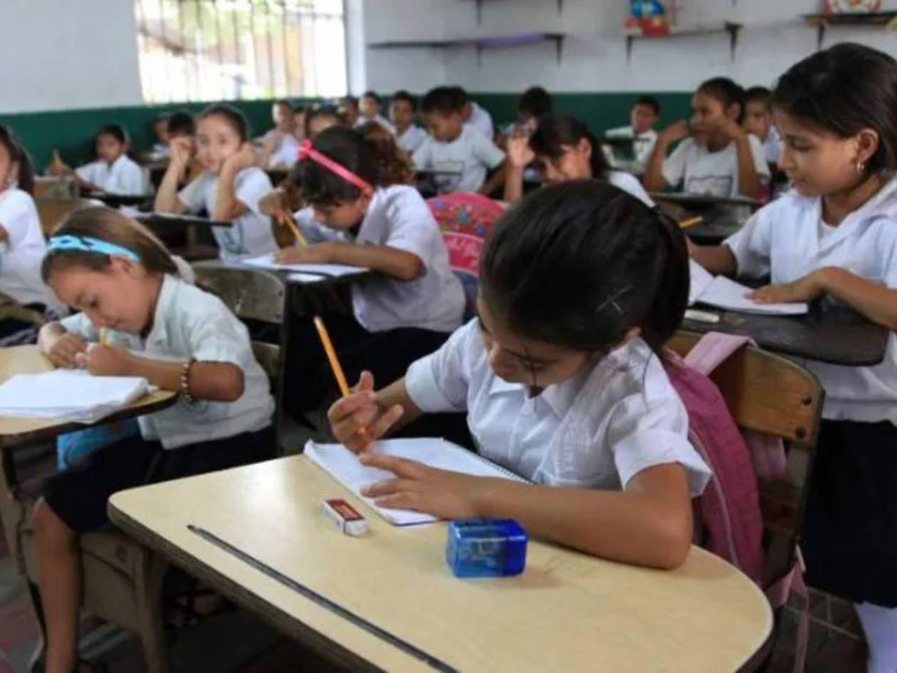 Reducen horas de clases por altas temperaturas en Atlántida