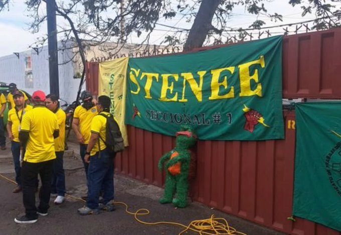 Trabajadores del STENEE protestan por falta de pago e irregularidades laborales