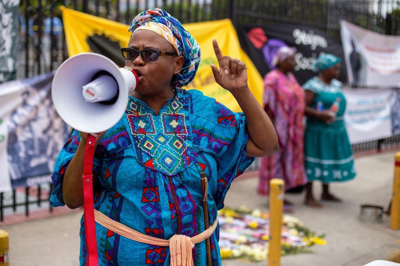 Líder garífuna Míriam Miranda denuncia al gobierno por desalojo armado contra el pueblo garífuna en Trujillo