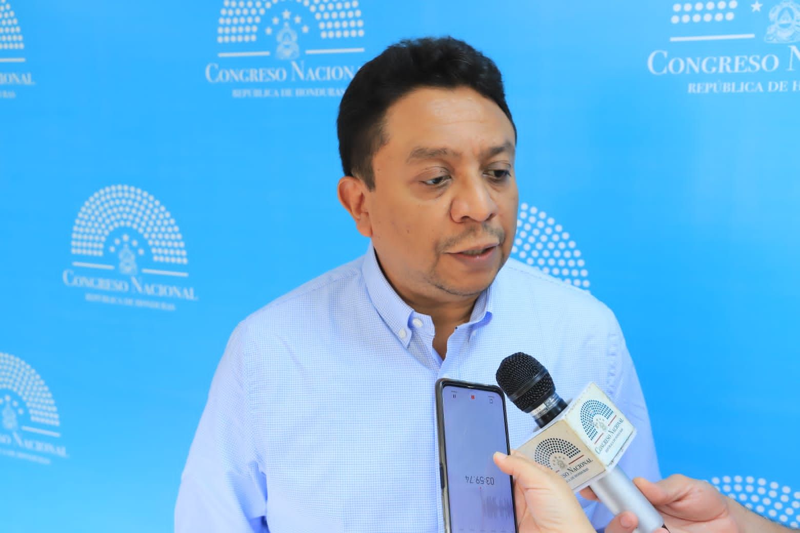 Ramón Barrios defiende que no se requiere cerrar un acta para dar validez a aprobado en sesión