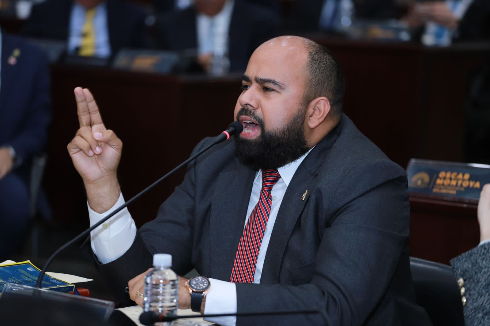 Rafael Sarmiento solicita suspensión de debate sobre Ley de Hidrocarburos para fortalecer propuesta