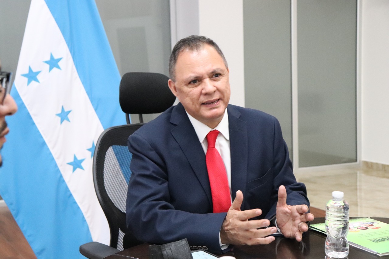 Vicecanciller Antonio García: “Inyección económica de Honduras se va a reducir a $ 500 millones por impuesto del 5% en remesas”
