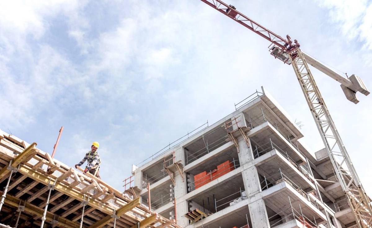 Al menos 1,200 millones se invierten en la construcción de edificios en el país