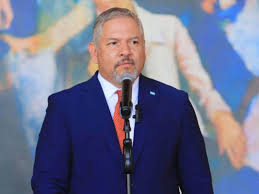 Canciller Enrique Reina interpondrá renuncia el miércoles y brindará informes de resultados de su gestión