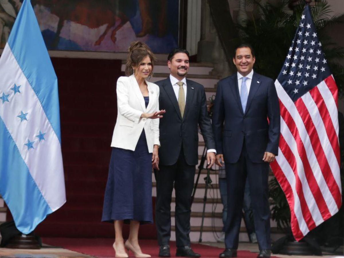 Secretaria de EEUU se reúne con autoridades de gobierno para hacer acuerdos migratorios, seguridad fronteriza, TPS y ferrocarril