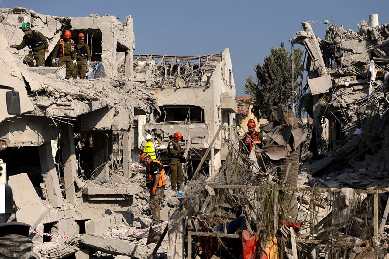 Los israelíes afectados por misiles de Irán: «Es una guerra terrible, pero necesaria»