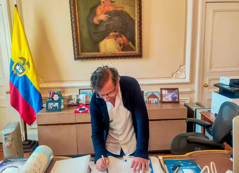 Presidente Petro firma el decreto que convoca la consulta popular sobre la reforma laboral