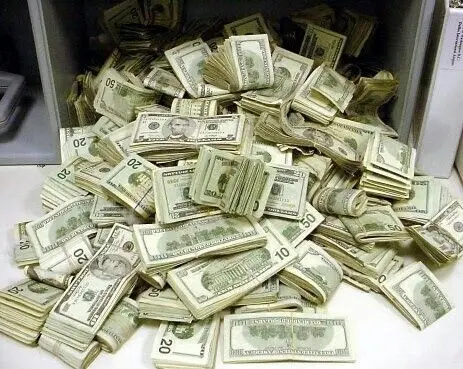 Policía Nacional y el Ministerio Público incautan más de $2 millones y armas de guerra en operación policial en Copán