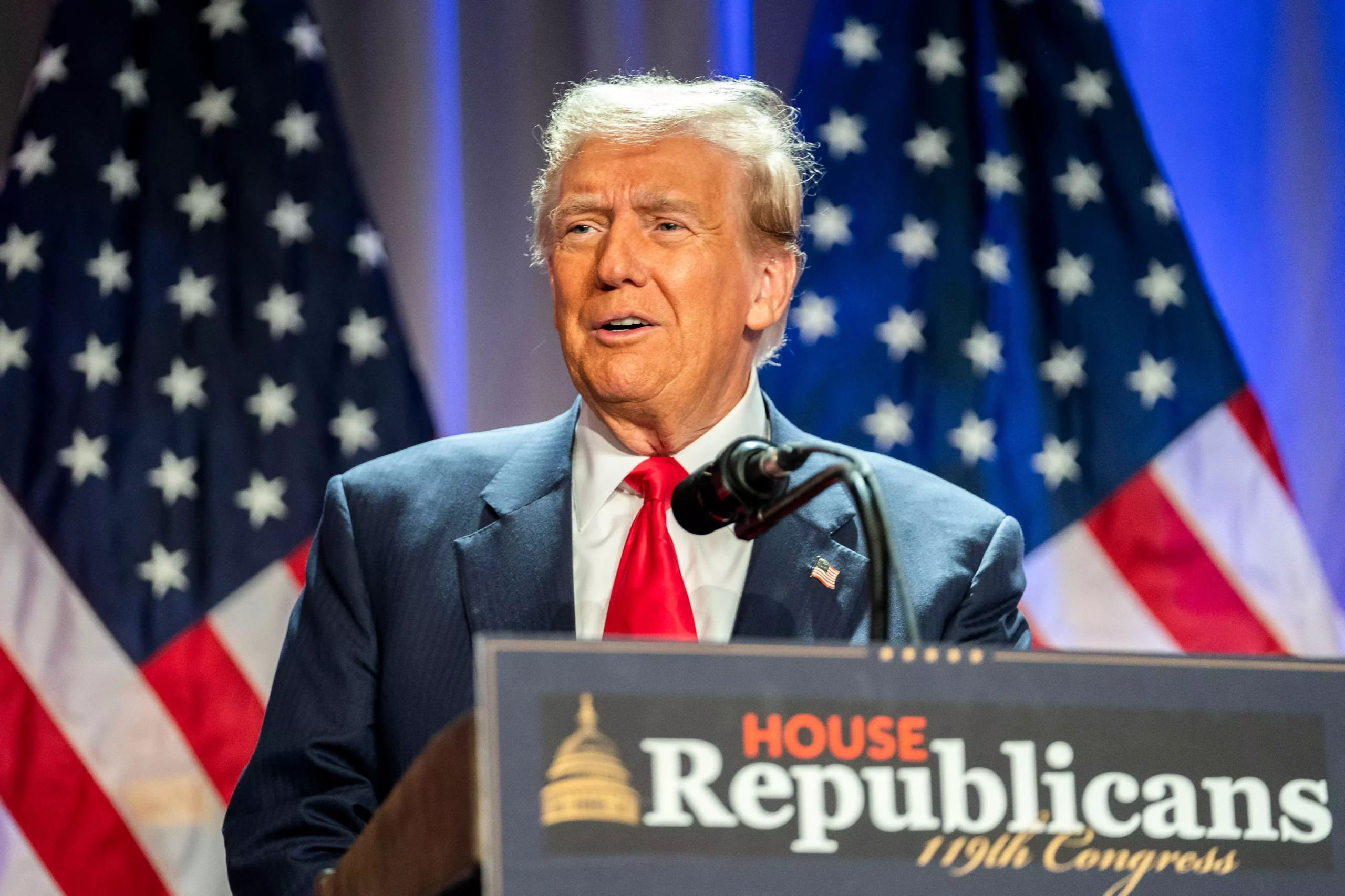 Trump prohíbe la entrada de nacionales de doce países y limita la de otros siete