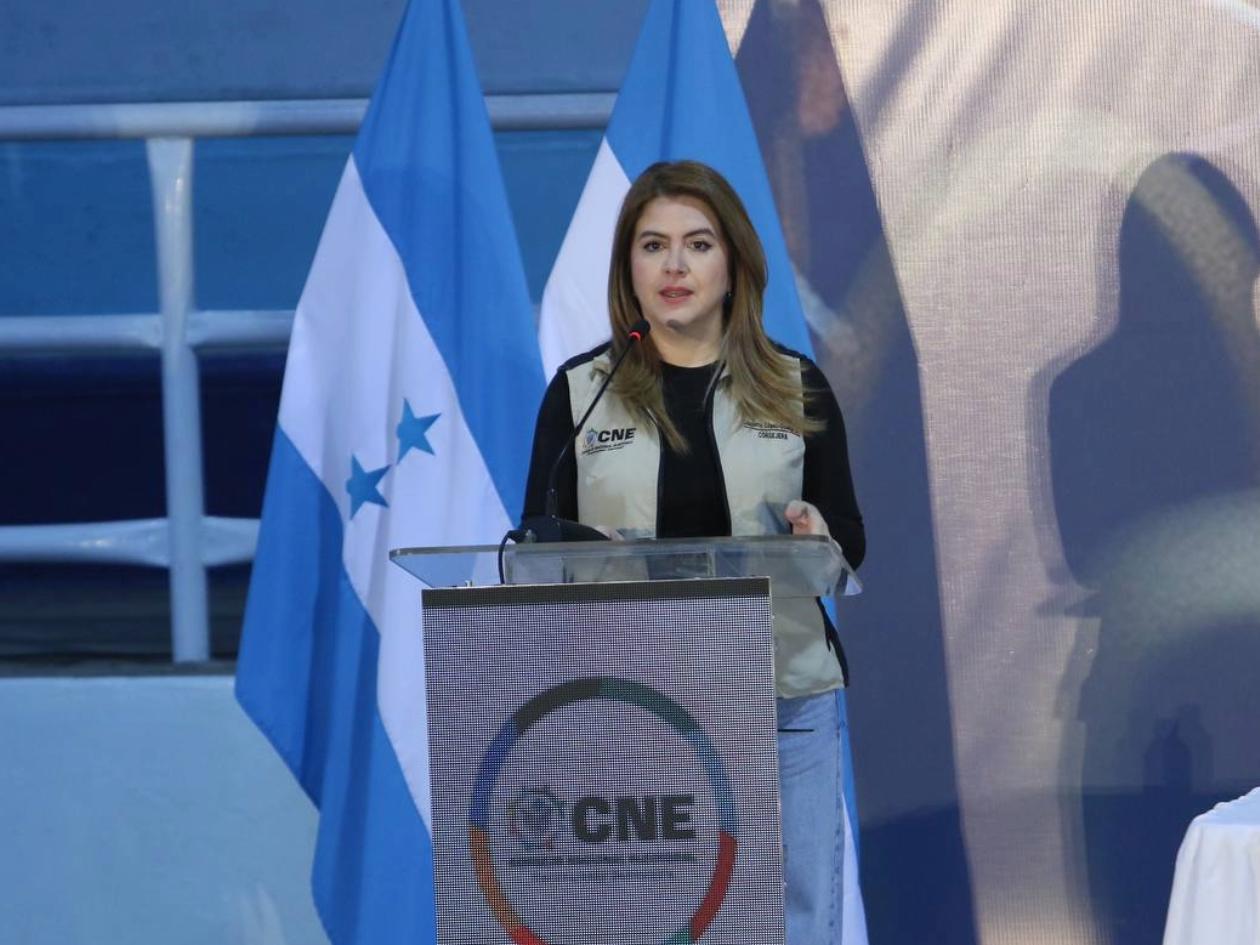 Cossette López: “La asesoría legal de CNE se está convirtiendo en oficina de trámite de Libre”
